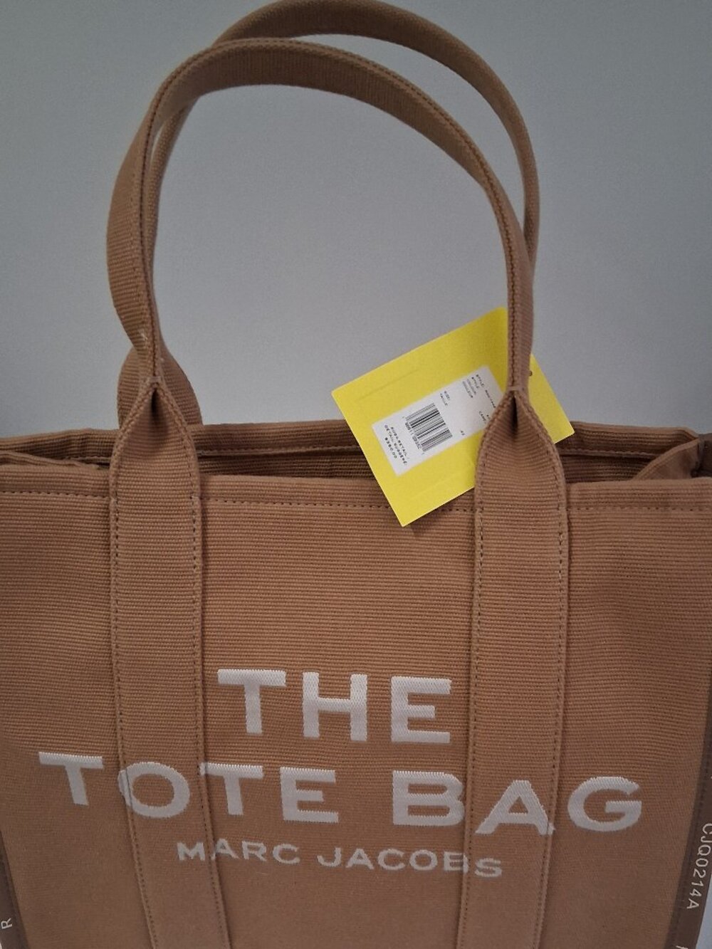 Marc Jacobs The Large Traveler Tote – Camel/Tan (Style M0017048-230) – New - Picture 2 of 10